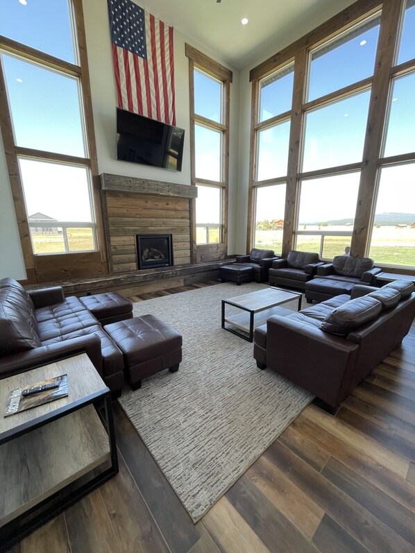 Smart TV, chimenea, videojuegos y reproductor de DVD 