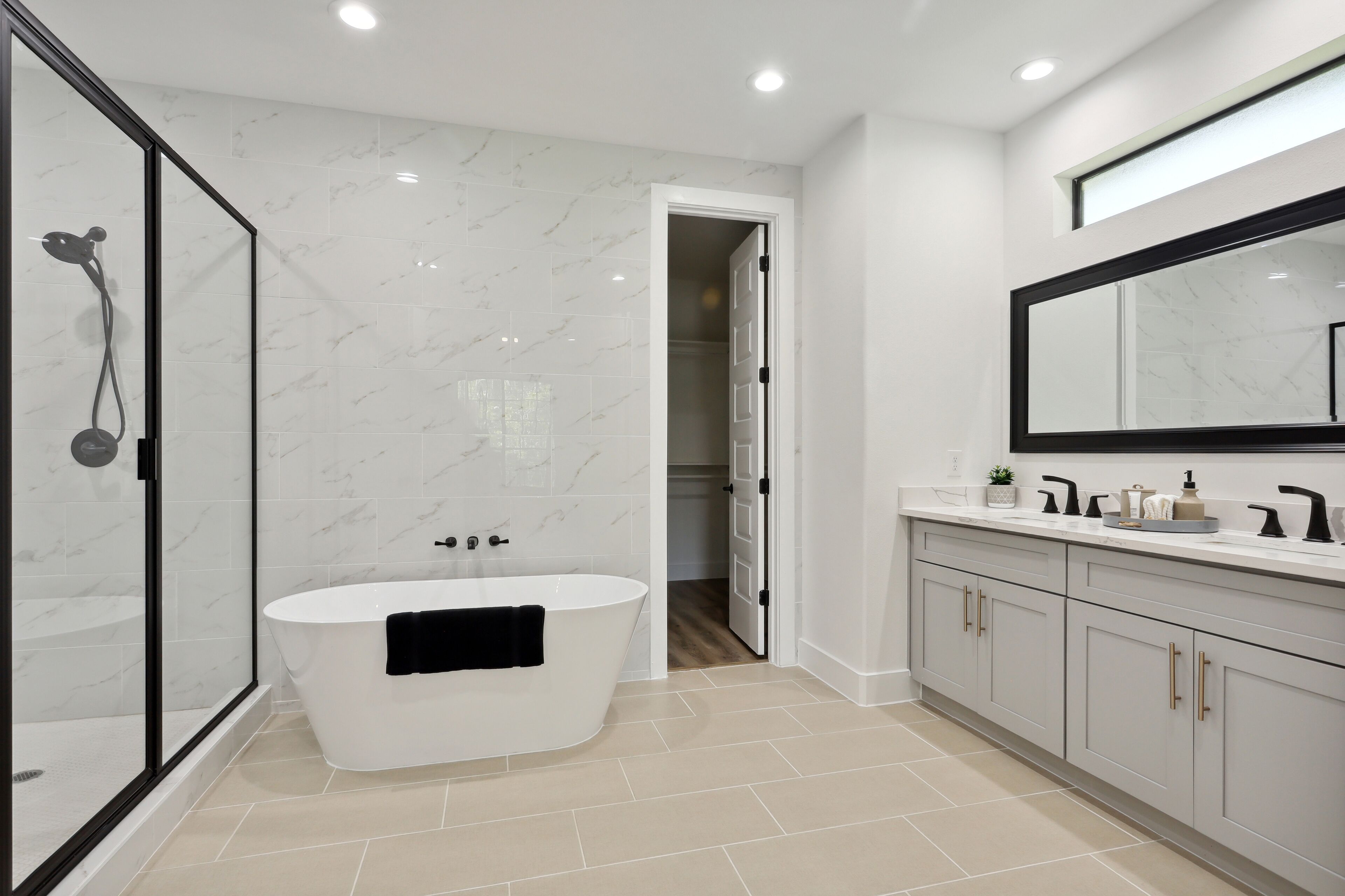 Combined shower/bathtub, hair dryer, towels, soap