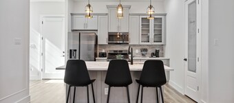 3 BDR Gated Home, 2 King Beds, Near Medical Center, NRG Stadium & Downtown