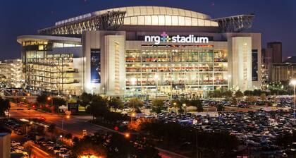 3 BDR Gated Home, 2 King Beds, Near Medical Center, NRG Stadium & Downtown