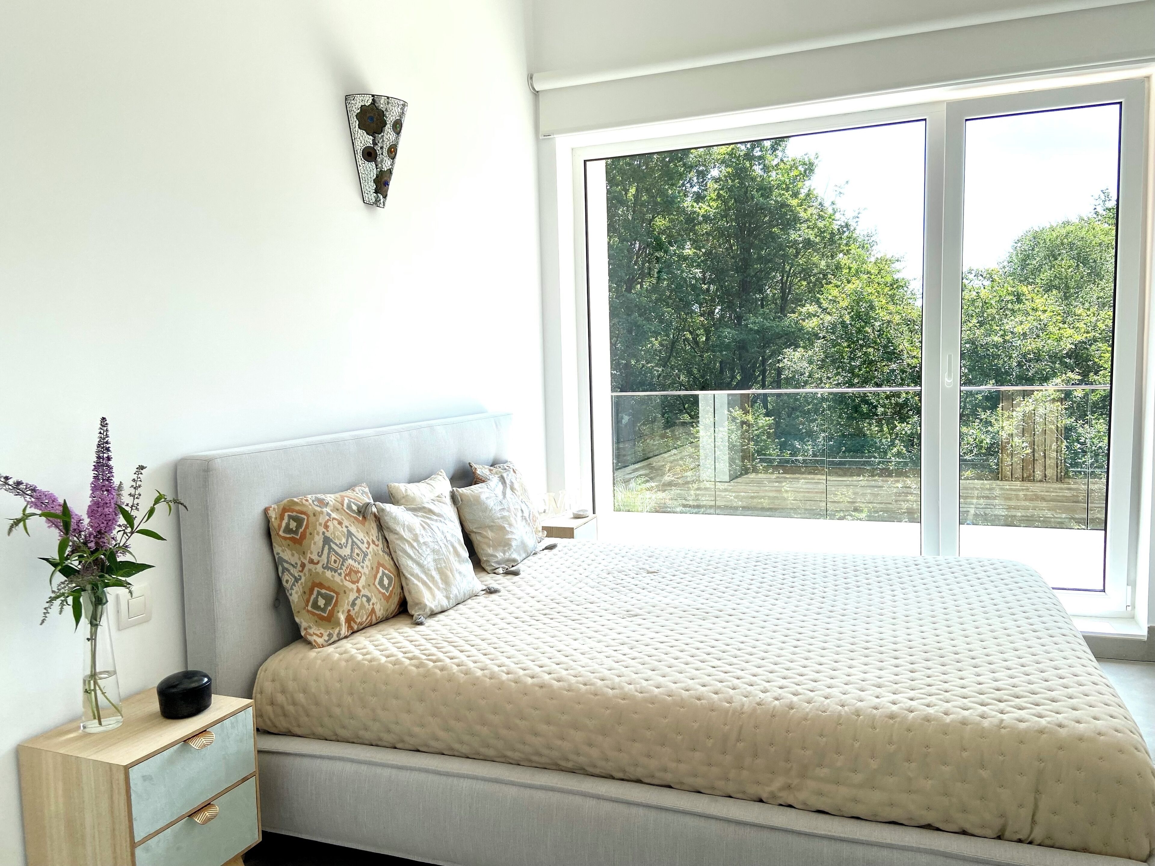 2 間睡房、書桌、熨斗/熨衫板、可攜式嬰兒床