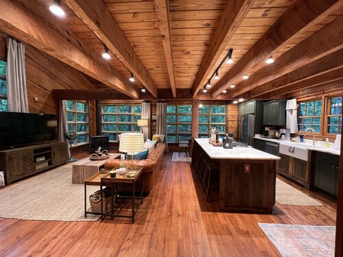 Remodeled Authentic Cabin Near DeSoto Park