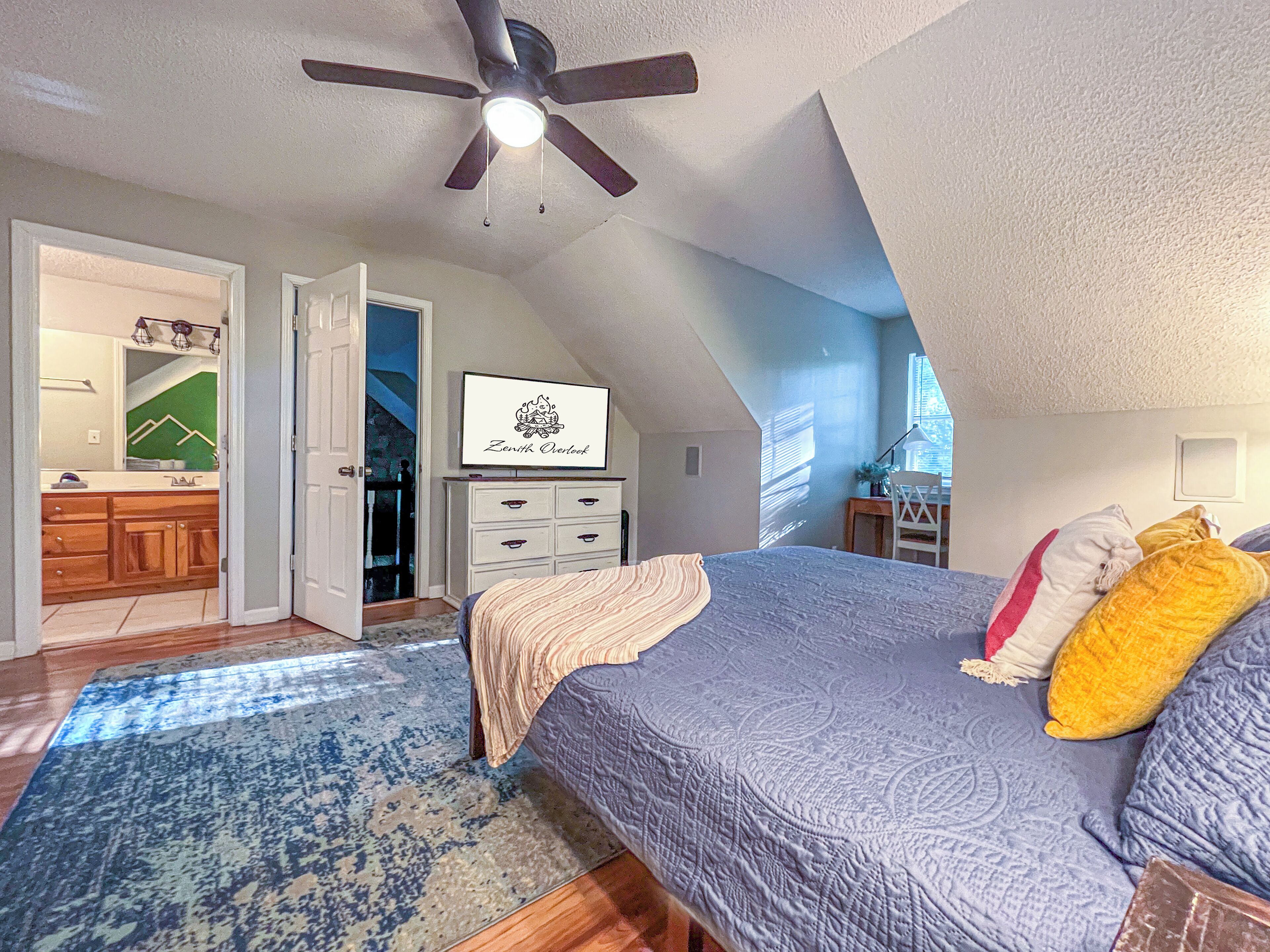 4 bedrooms, in-room safe, desk, iron/ironing board