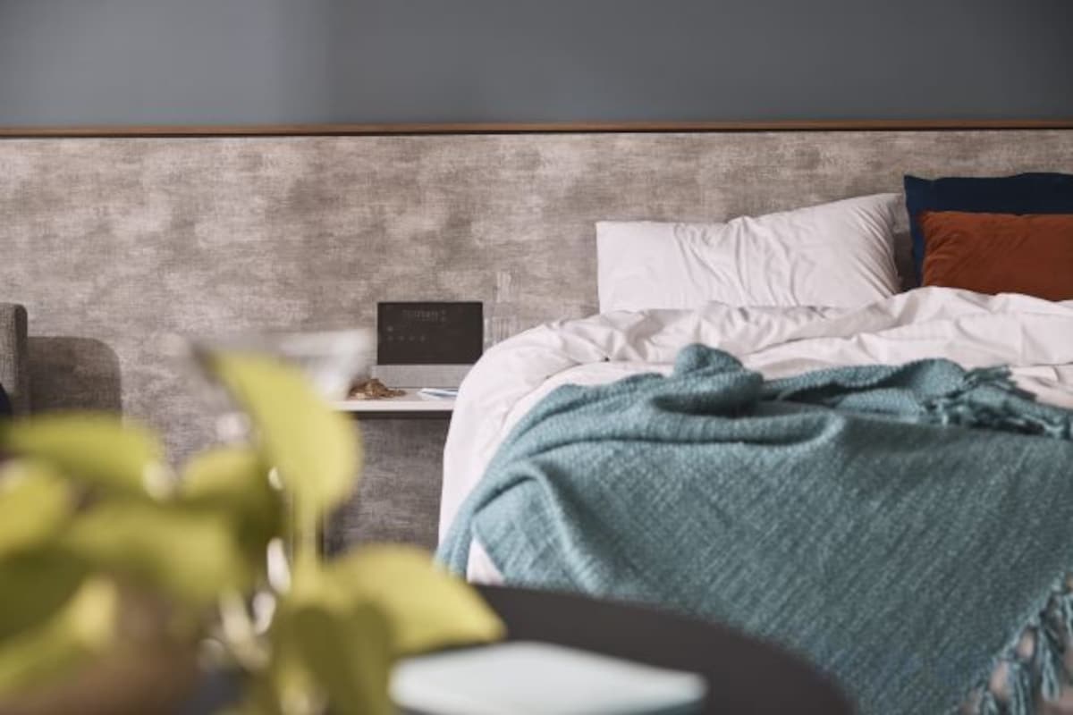 Minibar, caja de seguridad en la habitación y escritorio