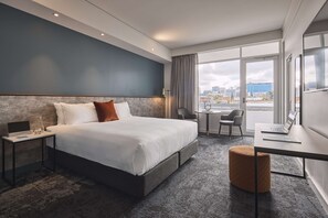 Minibar, in-room safe, desk, iron/ironing board - Hotel Alba Adelaide (Adelaide)