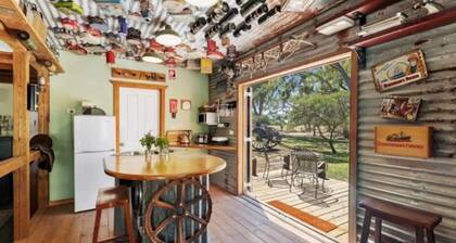 Quirky Barn, Close to Melbourne.