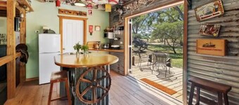 Quirky Barn, Close to Melbourne.