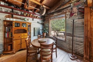 Dining - Quirky Barn, Close to Melbourne. (Avenel)