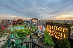Bar (on property) - MAY DE VILLE Crown Hotel (Hanoi)