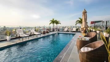Outdoor pool, sun loungers