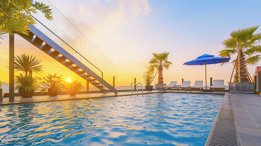 MAY DE VILLE Crown Hotel