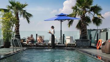 Outdoor pool, pool loungers