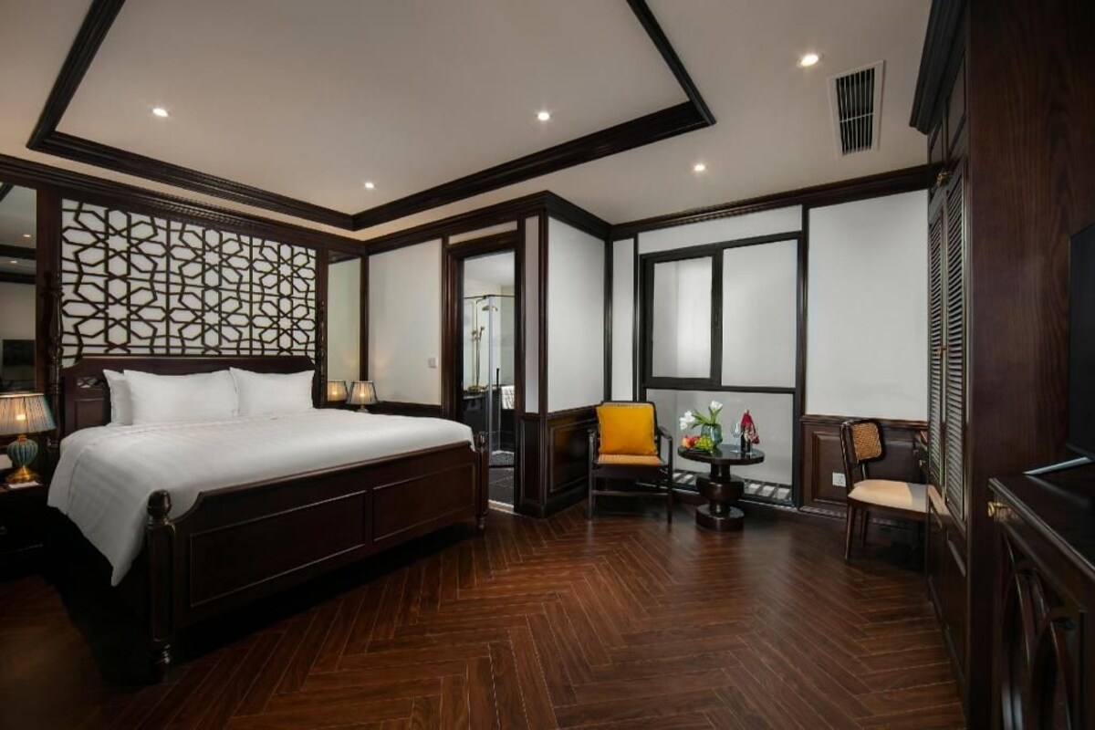 Luxe beddengoed, een minibar, een kluis op de kamer, een bureau