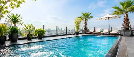 Outdoor pool, sun loungers