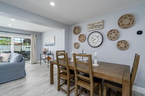 Casa, 4 habitaciones | Restaurantes