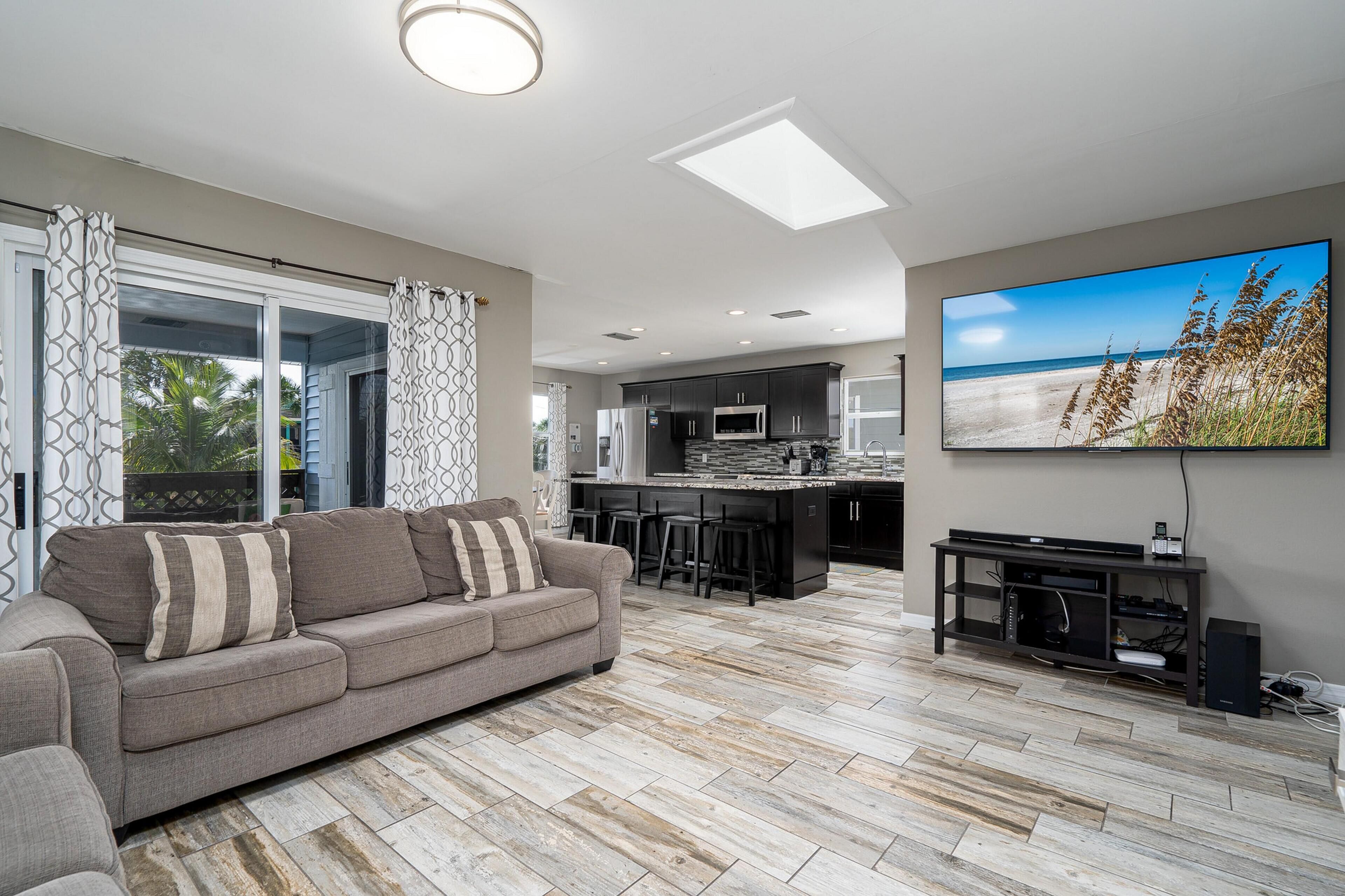 House, 4 Bedrooms | Living room