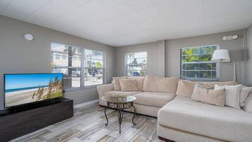 House, 4 Bedrooms | Living room