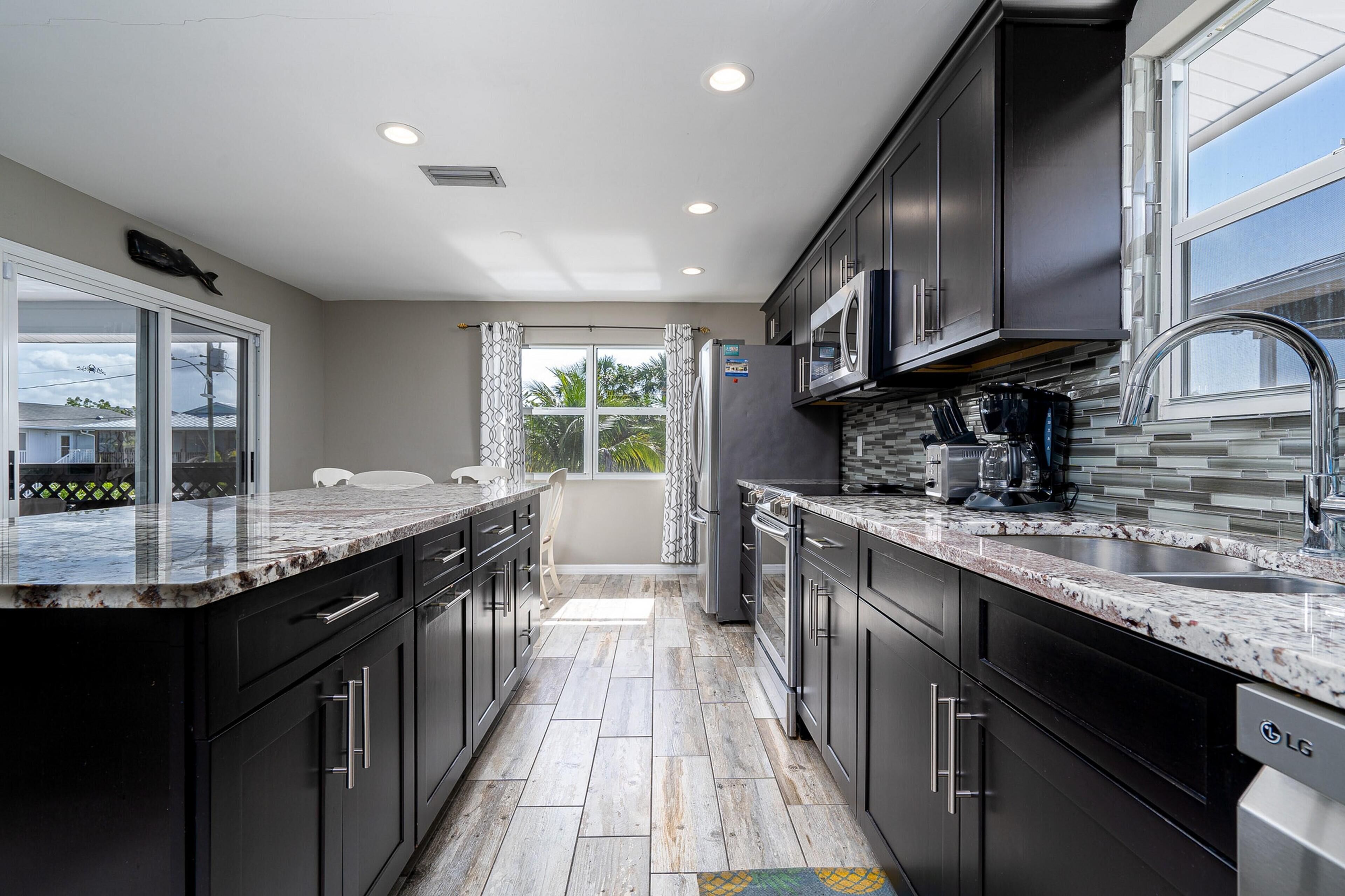 House, 4 Bedrooms | Private kitchen