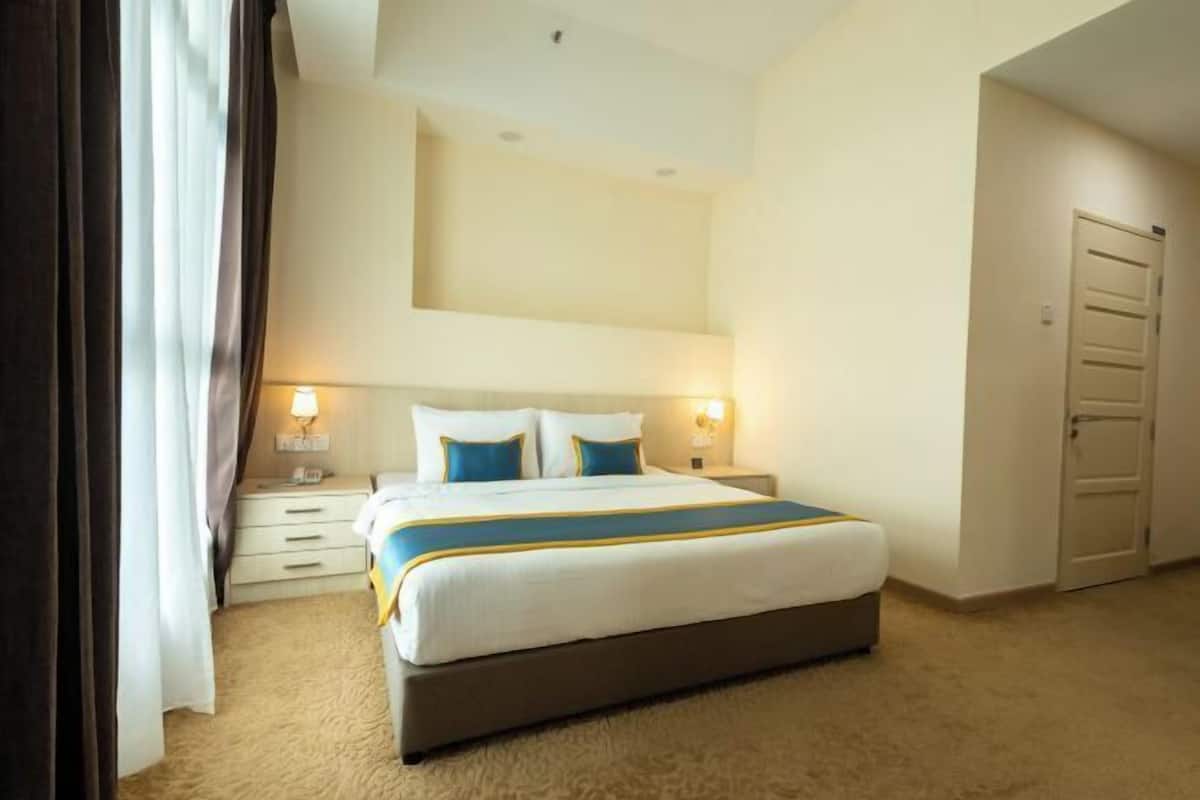 Iron/ironing board, free WiFi, bed sheets