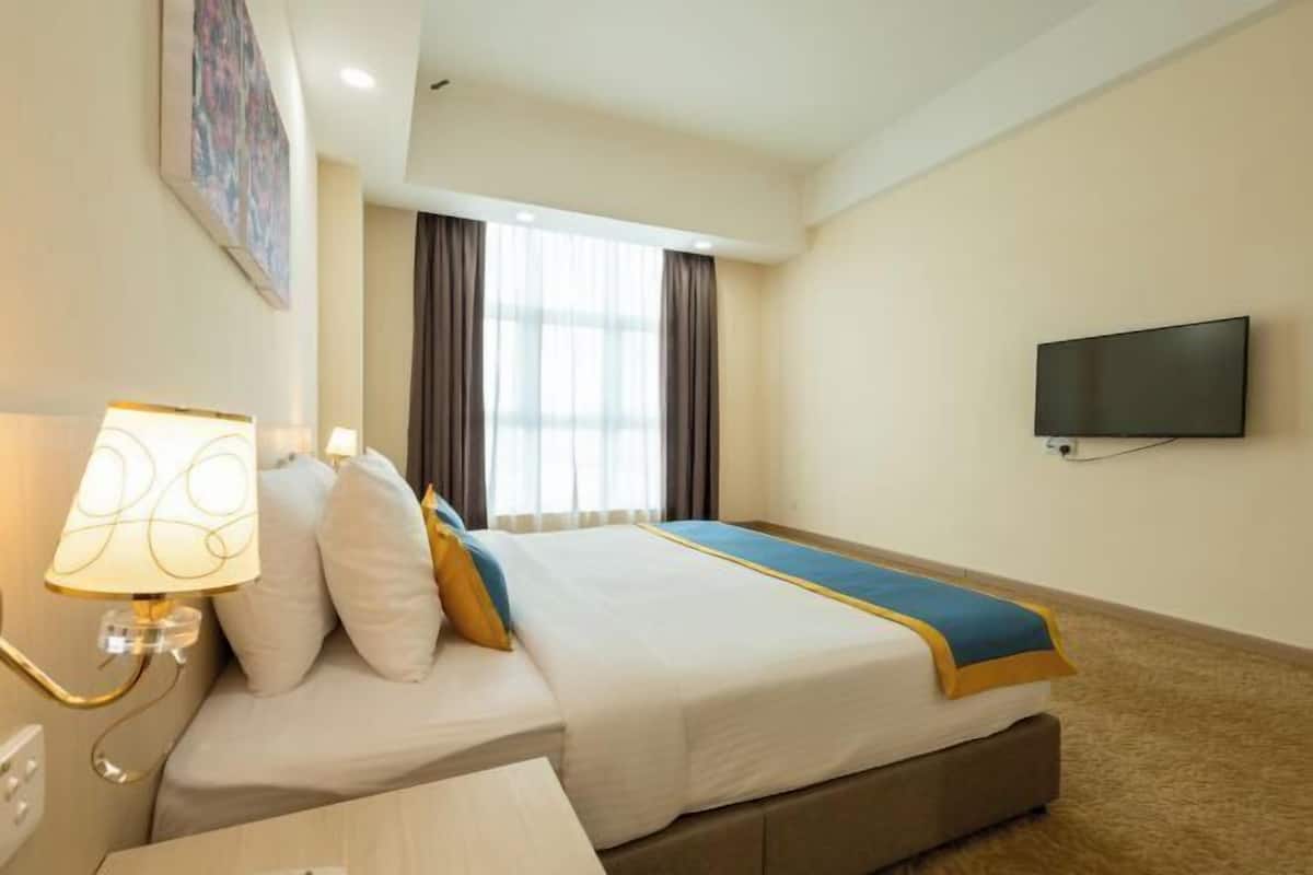 Iron/ironing board, free WiFi, bed sheets