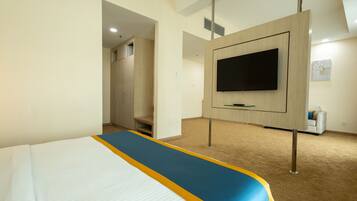 Iron/ironing board, free WiFi, bed sheets