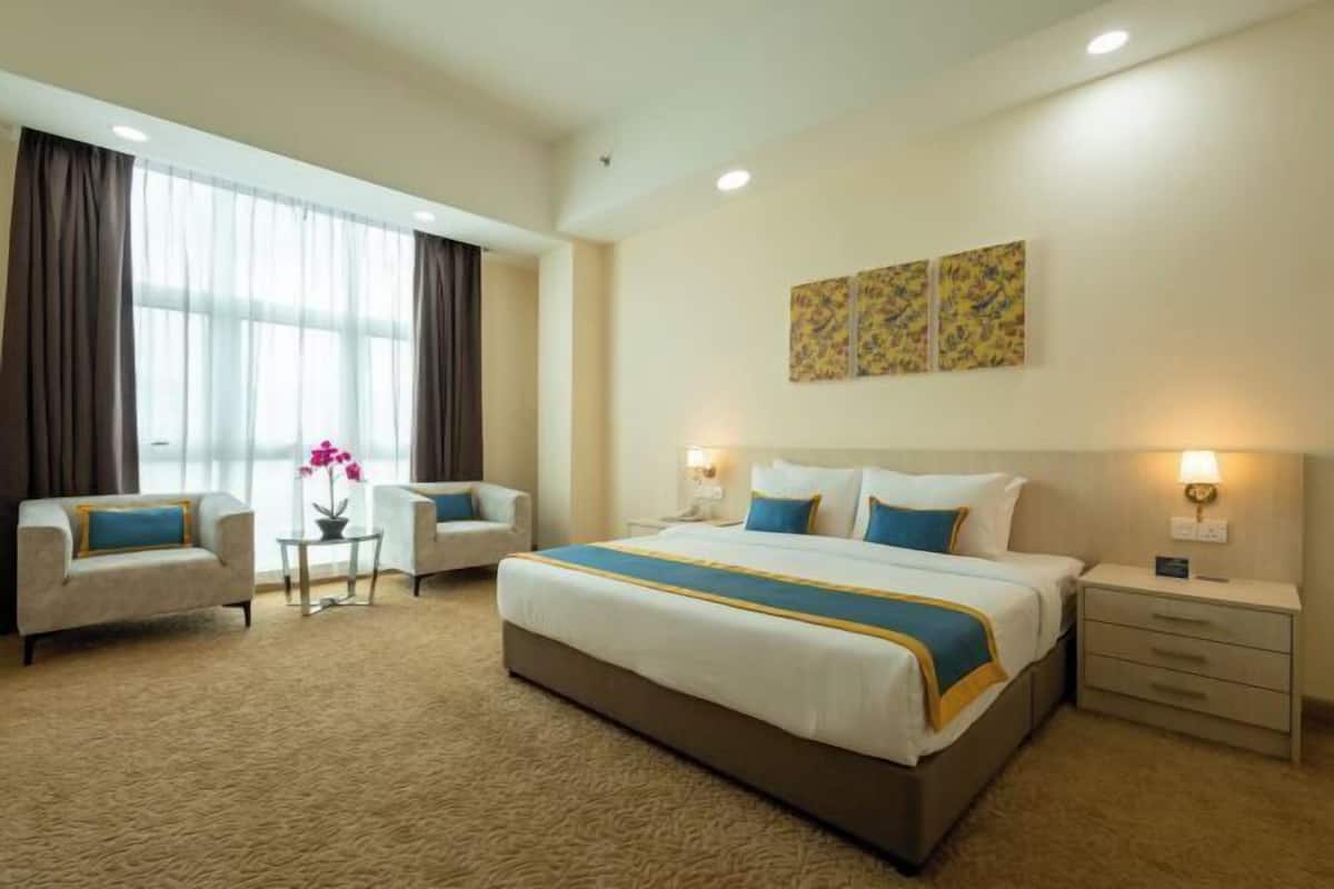Iron/ironing board, free WiFi, bed sheets