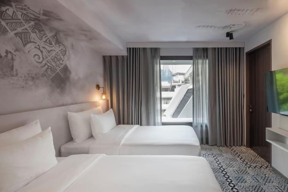 Premium bedding, in-room safe, desk, laptop workspace