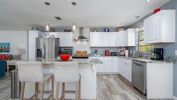 House, 2 Bedrooms | Private kitchen
