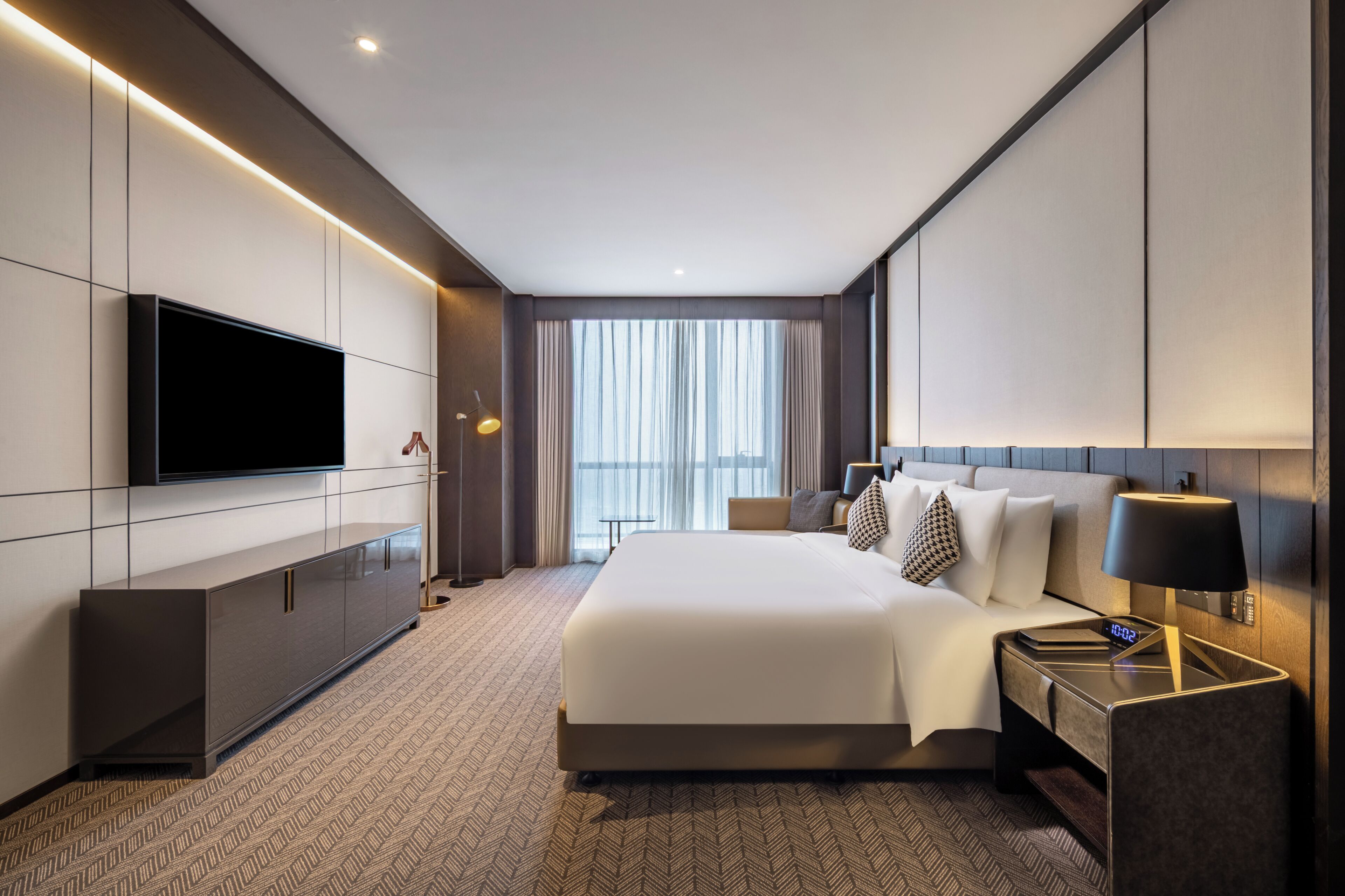 Suite Deluxe, 1 cama de matrimonio grande, vistas a la ciudad | Caja fuerte, escritorio, cortinas opacas y sistema de insonorización