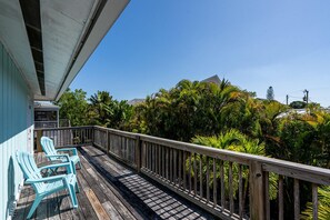 Maison, 3 chambres | Balcon