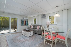 House, 3 Bedrooms | Living room