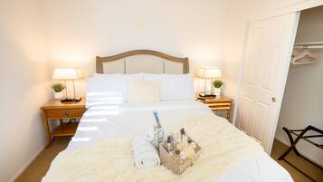 3 soverom, safe på rommet, skrivebord og strykejern/-brett