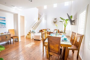 Dining - House of Verrett Beach Villa-Ventura,  Sleeps 6 & four-minutes from beach (Port Hueneme)