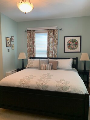 4 bedrooms, desk, iron/ironing board, free WiFi