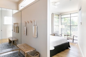 2 habitaciones, escritorio, tabla de planchar con plancha y wifi gratis