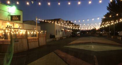 Studio Condo above downtown Gym- close to Gorge