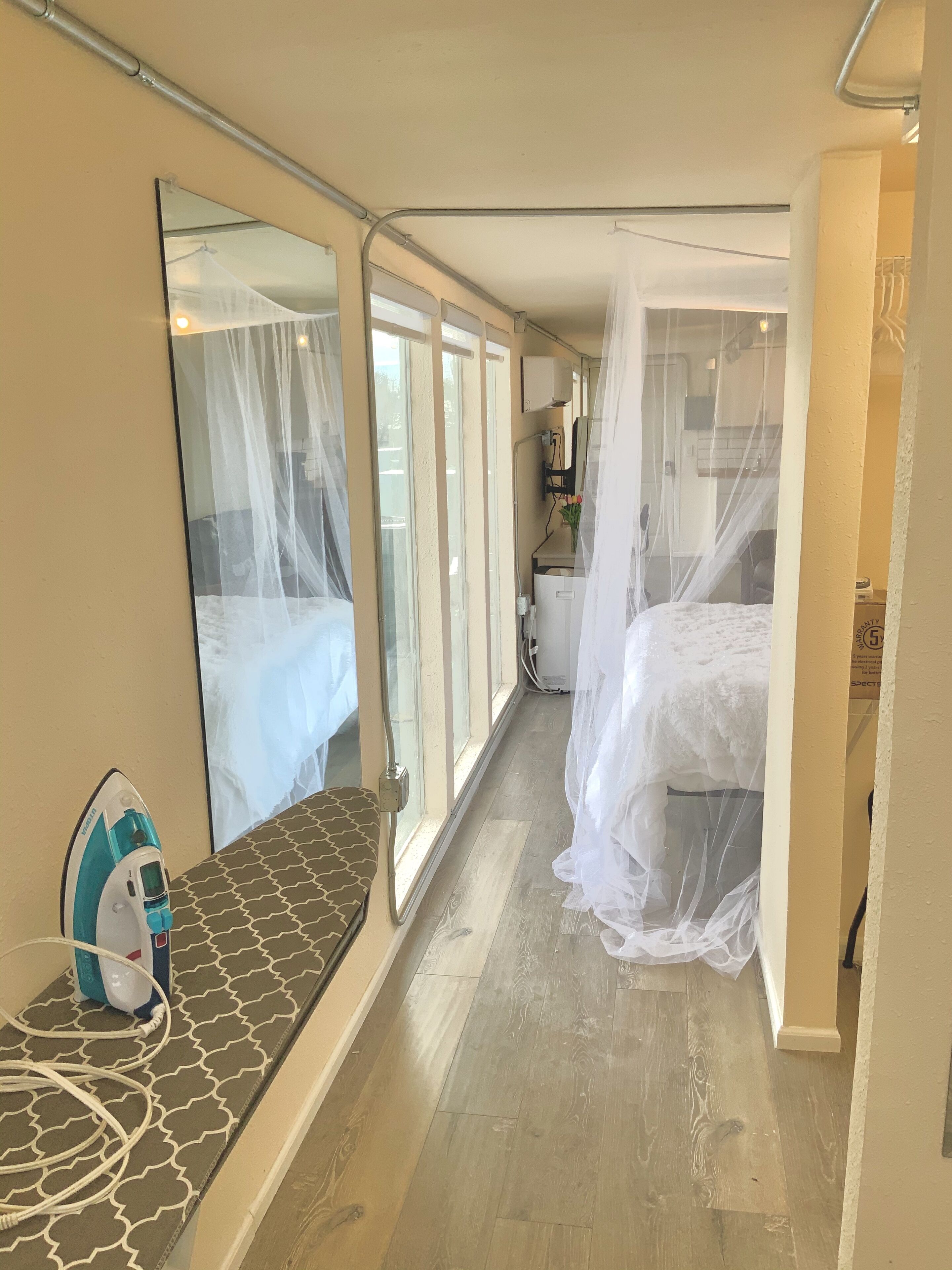 1 habitación, tabla de planchar con plancha, wifi gratis y ropa de cama 