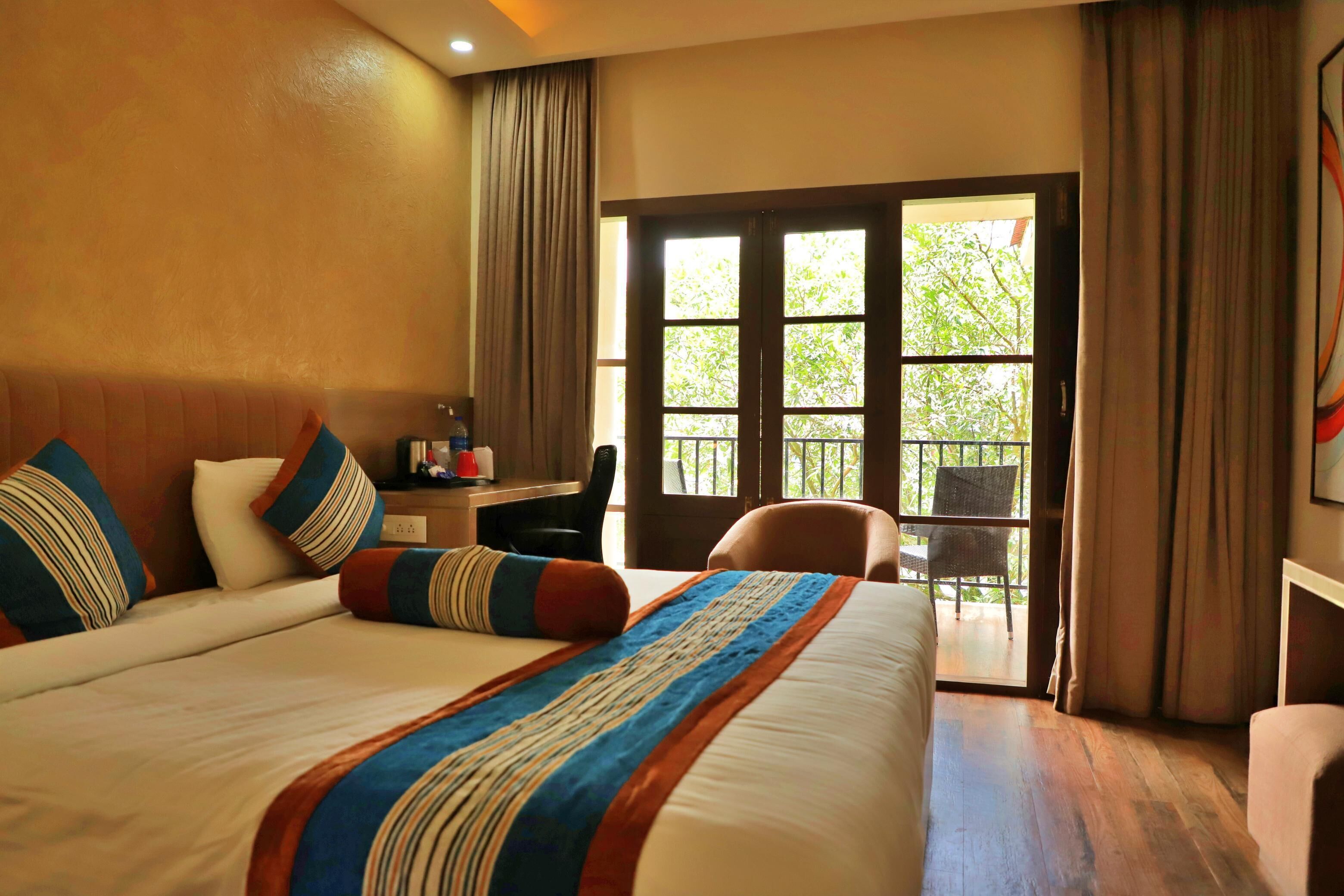 Bureau, espace de travail pour ordinateur portable, Wi-Fi gratuit