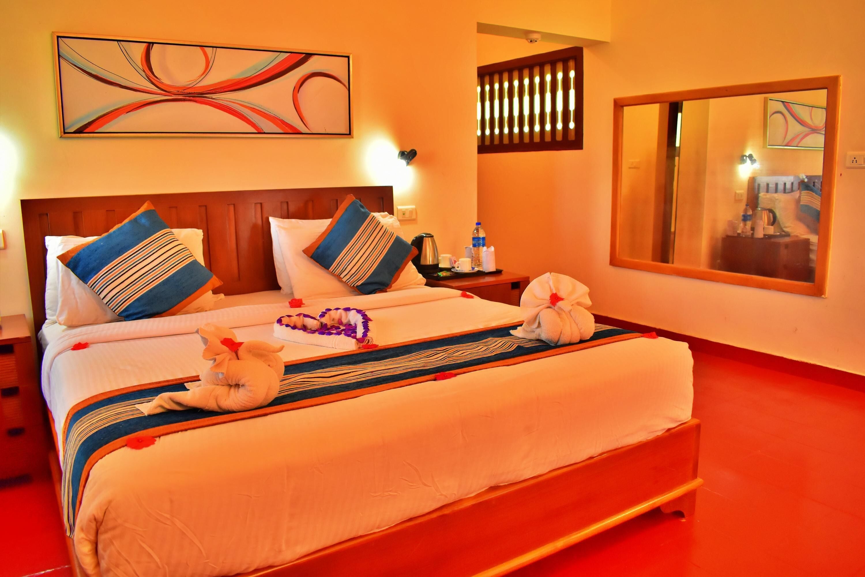 Luxury Cottage | Desk, laptop workspace, free WiFi, bed sheets