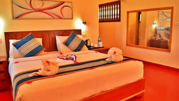 Luxury Cottage | Desk, laptop workspace, free WiFi, bed sheets