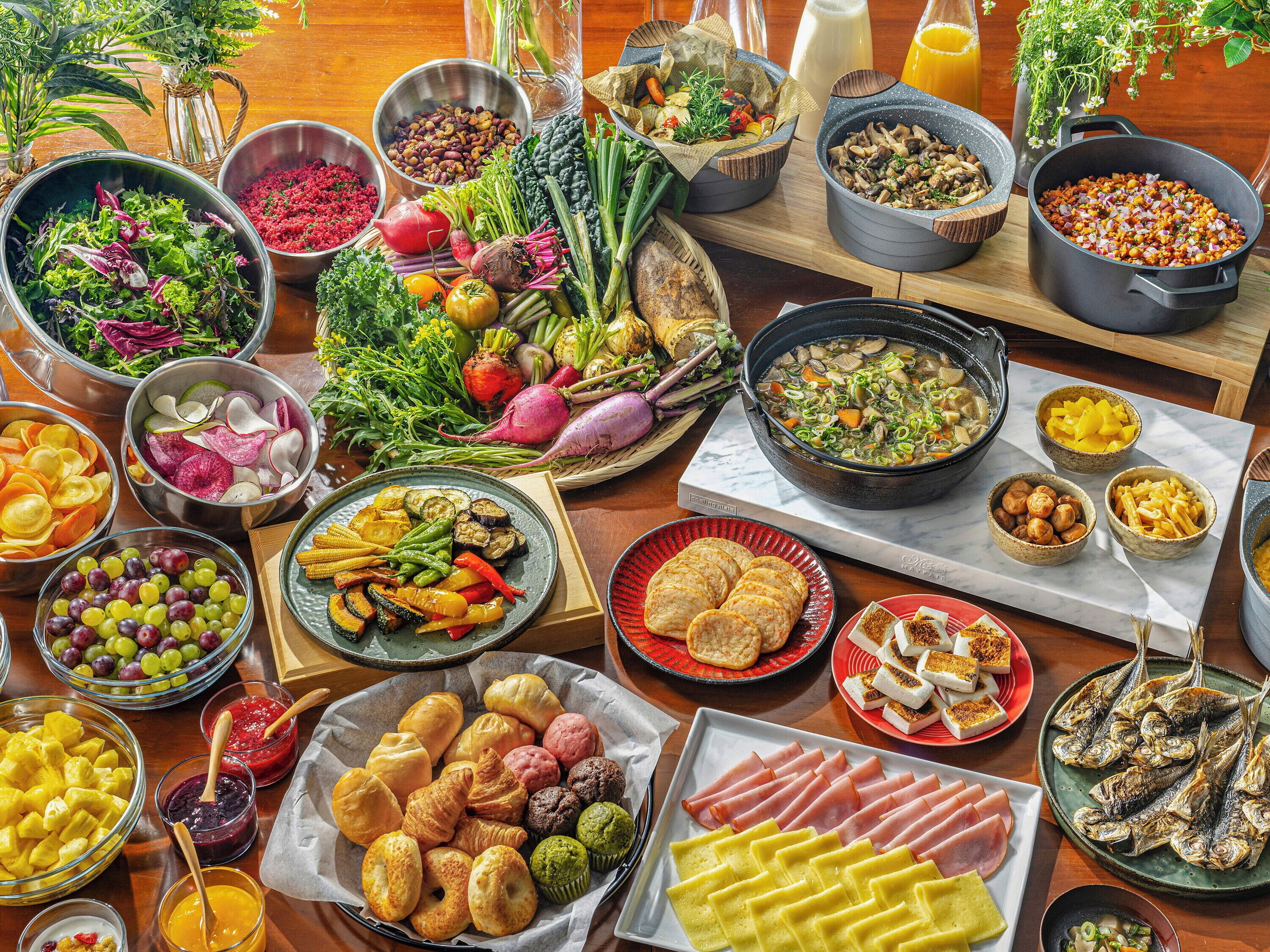 Daily buffet breakfast for a fee