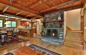House, 4 Bedrooms | Living room