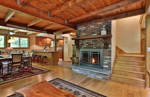 House, 4 Bedrooms | Living room