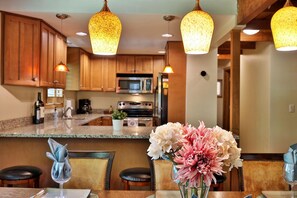 House, 4 Bedrooms | Private kitchen