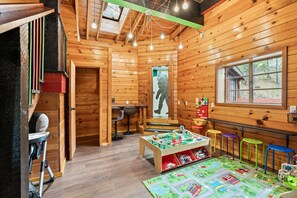 Children’s area - Yosemite/ Bass Lake *FUN* Slps 29 Pet Friendly (Oakhurst)