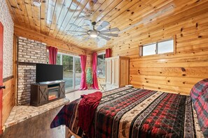 5 bedrooms, desk, iron/ironing board, travel cot - Yosemite/ Bass Lake *FUN* Slps 29 Pet Friendly (Oakhurst)