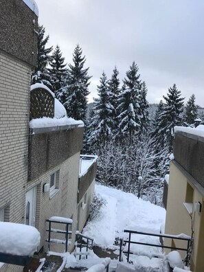 المنطقة المحيطة بالمنشأة