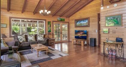 Gorgeous 3bd/2ba villa with covered patio, ping pong table, BBQ & playground