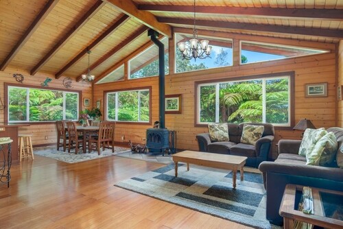 Gorgeous 3bd/2ba villa with covered patio, ping pong table, BBQ & playground