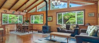 Gorgeous 3bd/2ba villa with covered patio, ping pong table, BBQ & playground